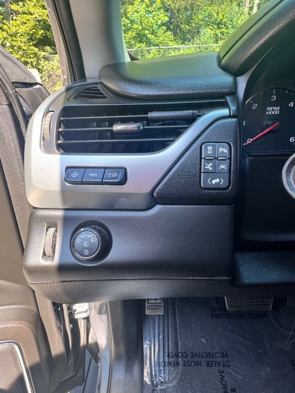 2019 Chevrolet Suburban Image 13