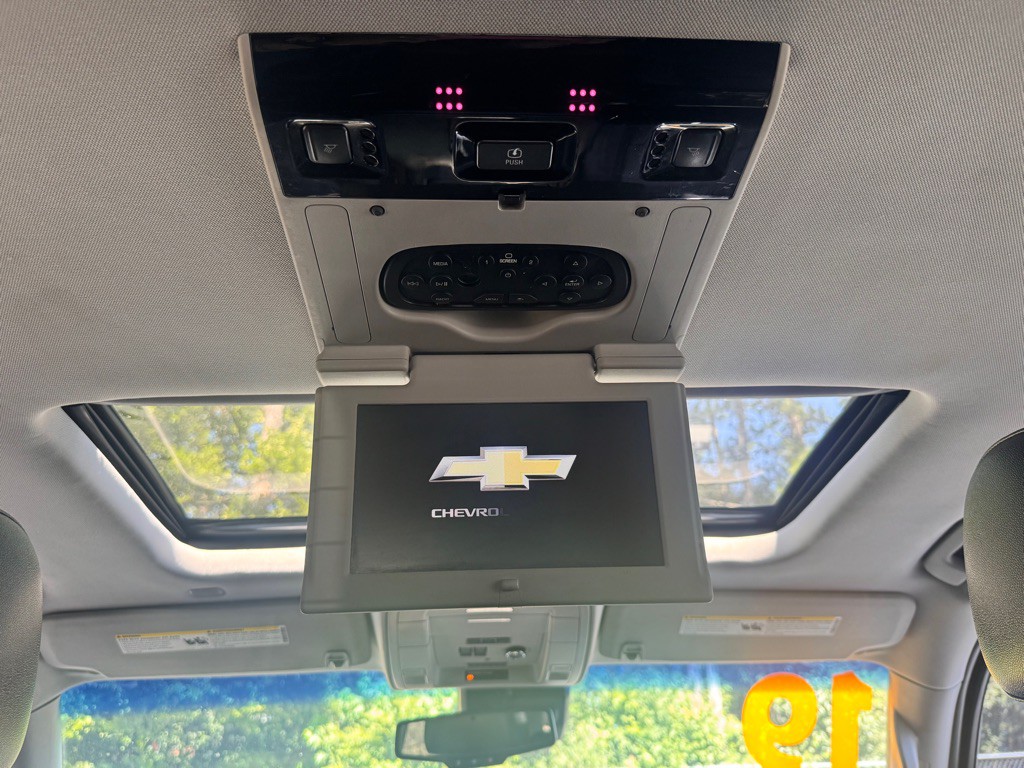 2019 Chevrolet Suburban Image 16
