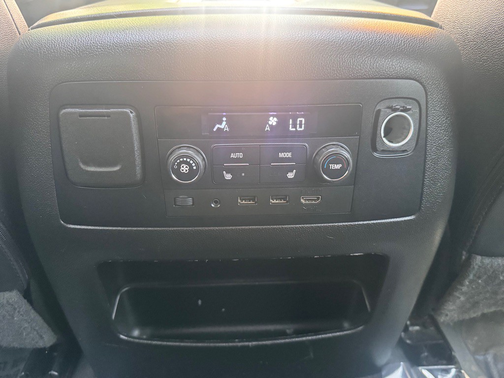 2019 Chevrolet Suburban Image 17