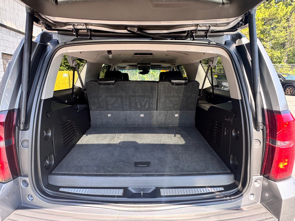 2019 Chevrolet Suburban Image 24