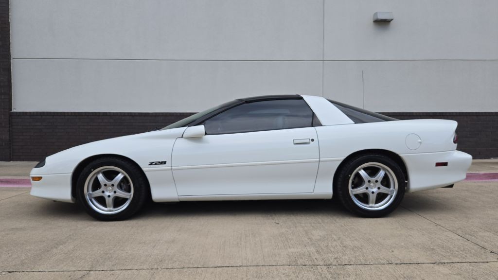 1997 Chevrolet Camaro Image 3