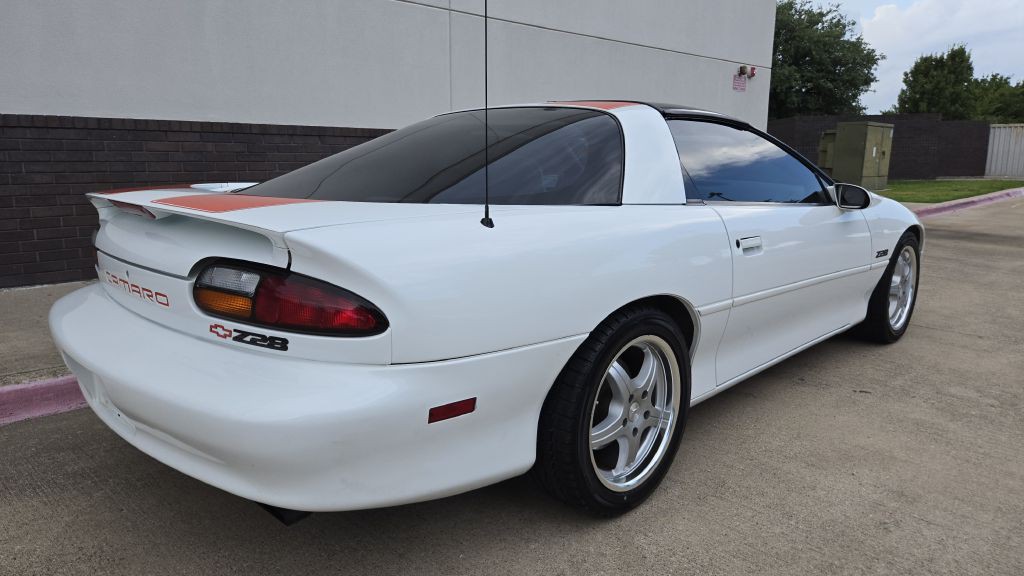1997 Chevrolet Camaro Image 6