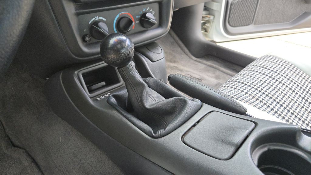 1997 Chevrolet Camaro Image 10