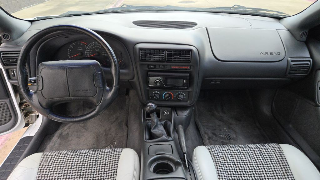 1997 Chevrolet Camaro Image 11
