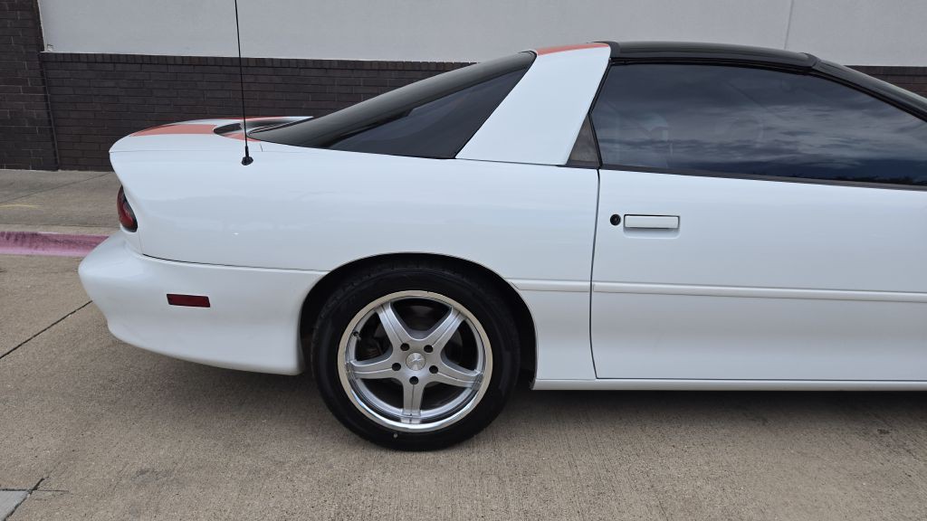 1997 Chevrolet Camaro Image 8
