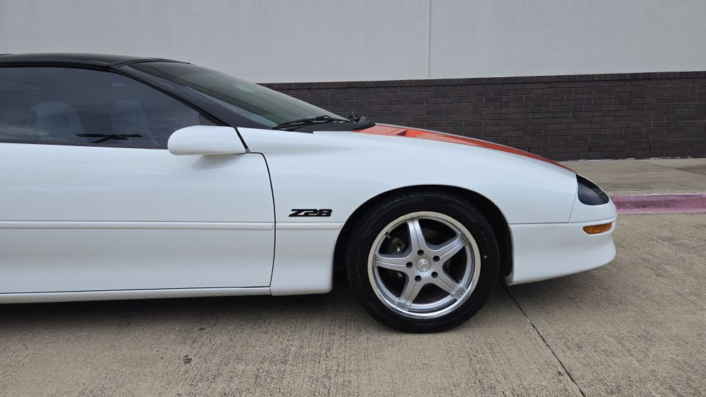 1997 Chevrolet Camaro Image 9