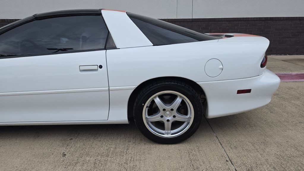 1997 Chevrolet Camaro Image 15