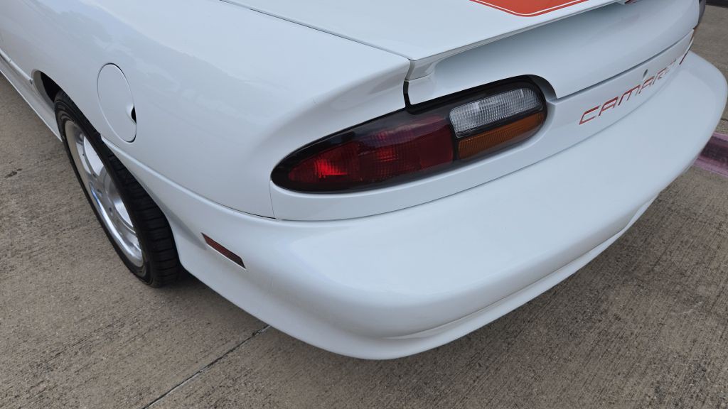 1997 Chevrolet Camaro Image 18