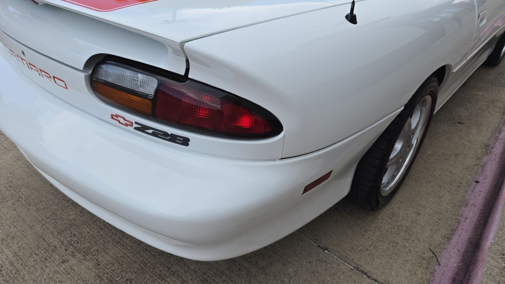 1997 Chevrolet Camaro Image 21