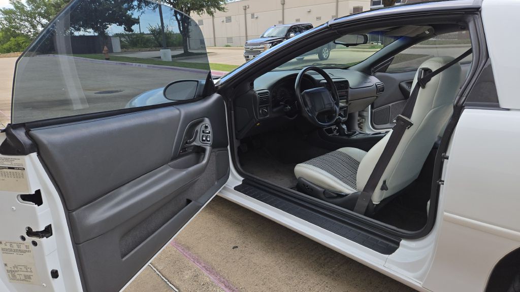 1997 Chevrolet Camaro Image 22