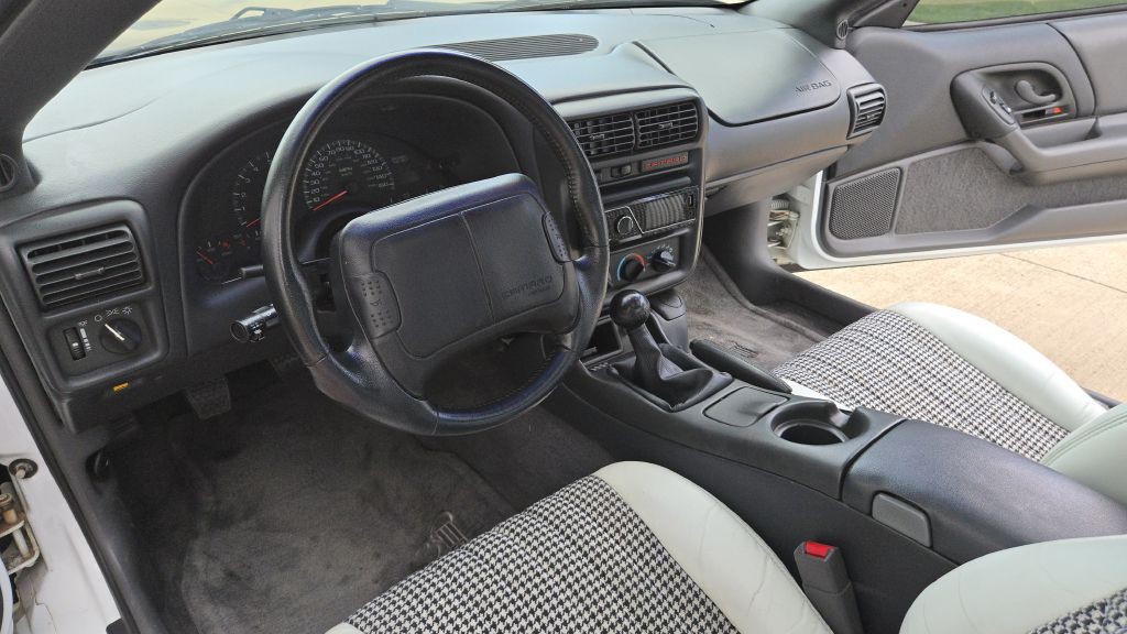 1997 Chevrolet Camaro Image 30