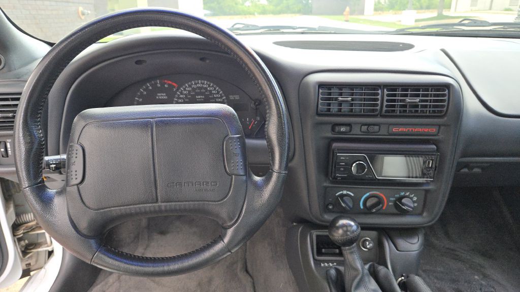 1997 Chevrolet Camaro Image 32