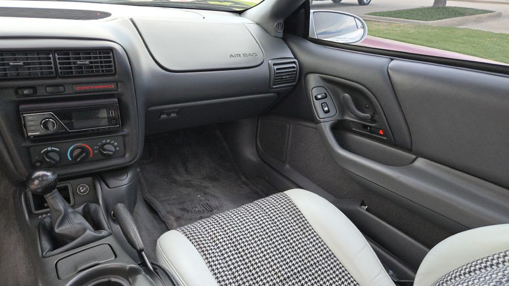 1997 Chevrolet Camaro Image 40