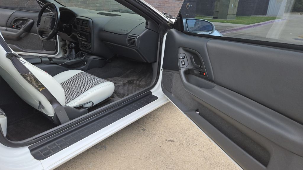 1997 Chevrolet Camaro Image 41