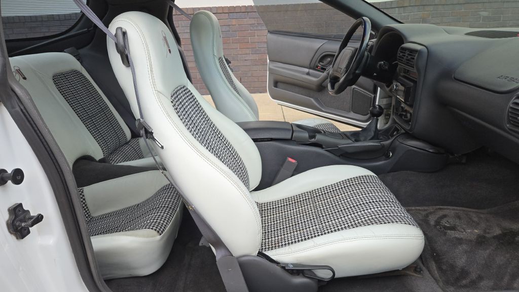 1997 Chevrolet Camaro Image 44