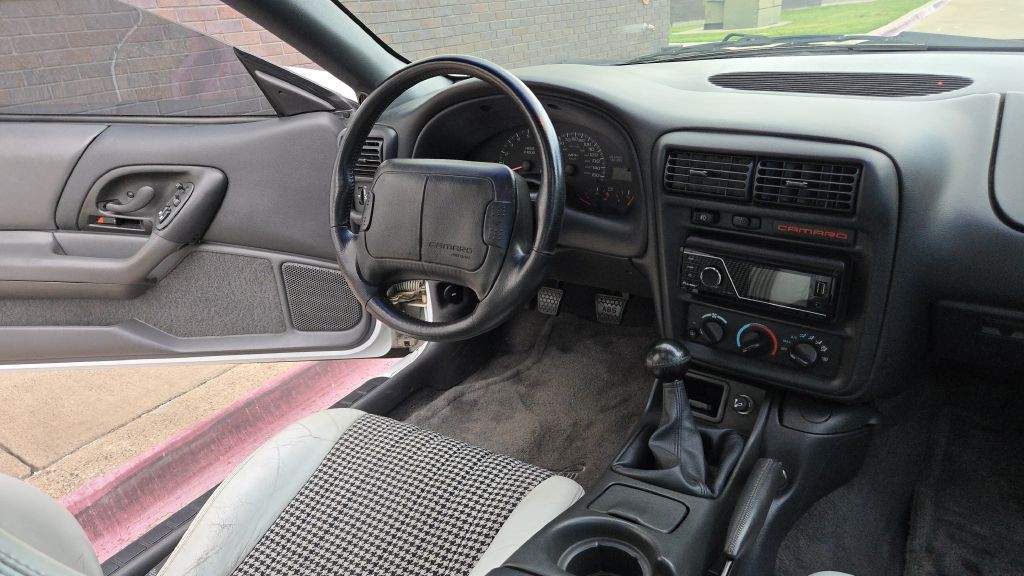 1997 Chevrolet Camaro Image 47