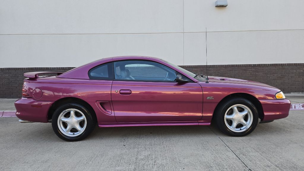 1994 Ford Mustang Image 2