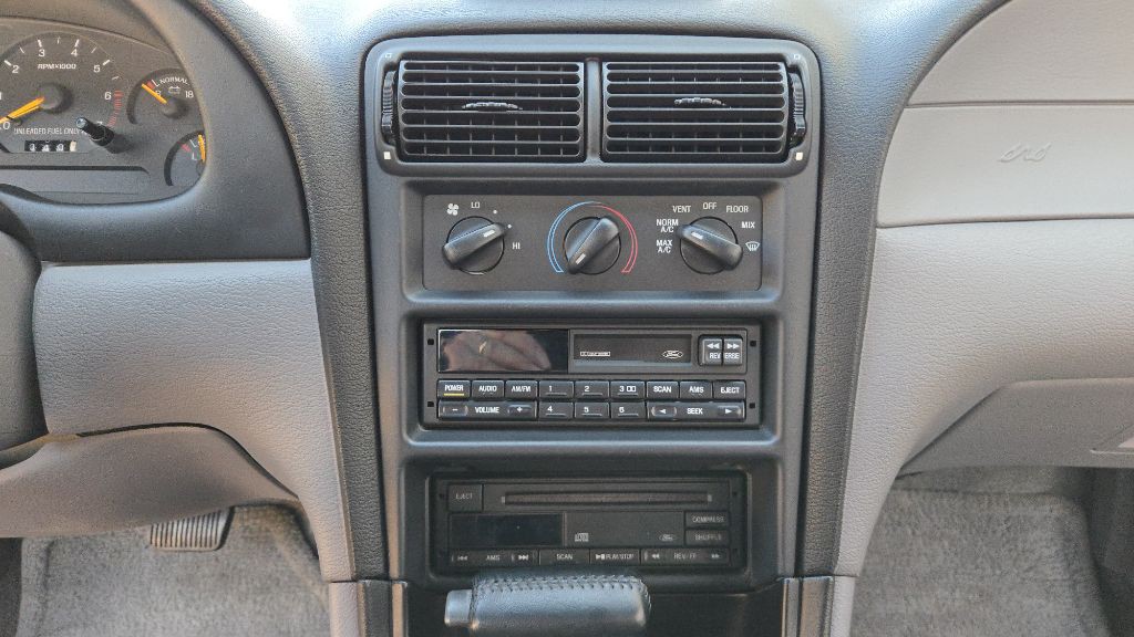 1994 Ford Mustang Image 30