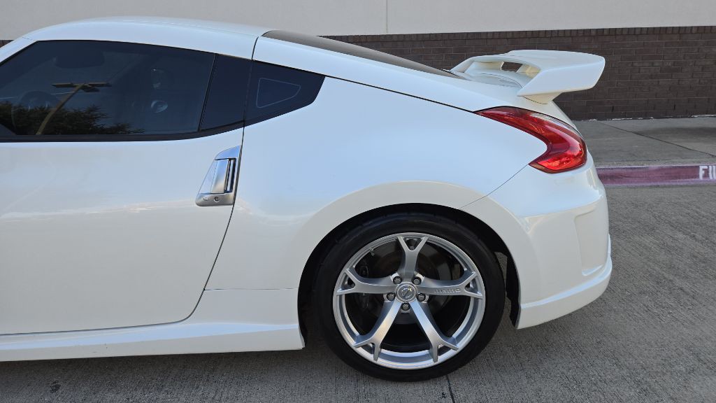 2012 Nissan 370Z Image 17