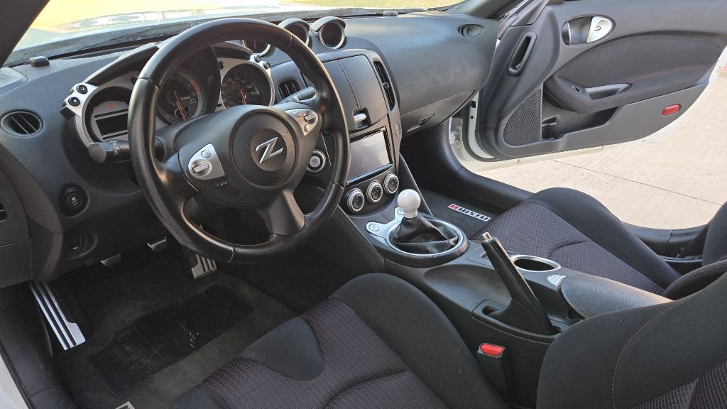 2012 Nissan 370Z Image 24