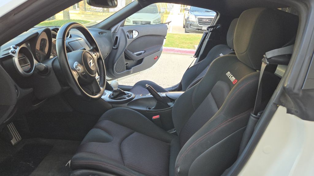 2012 Nissan 370Z Image 25