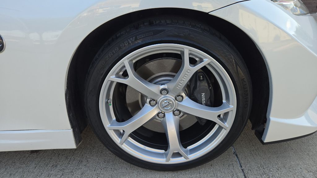 2012 Nissan 370Z Image 10