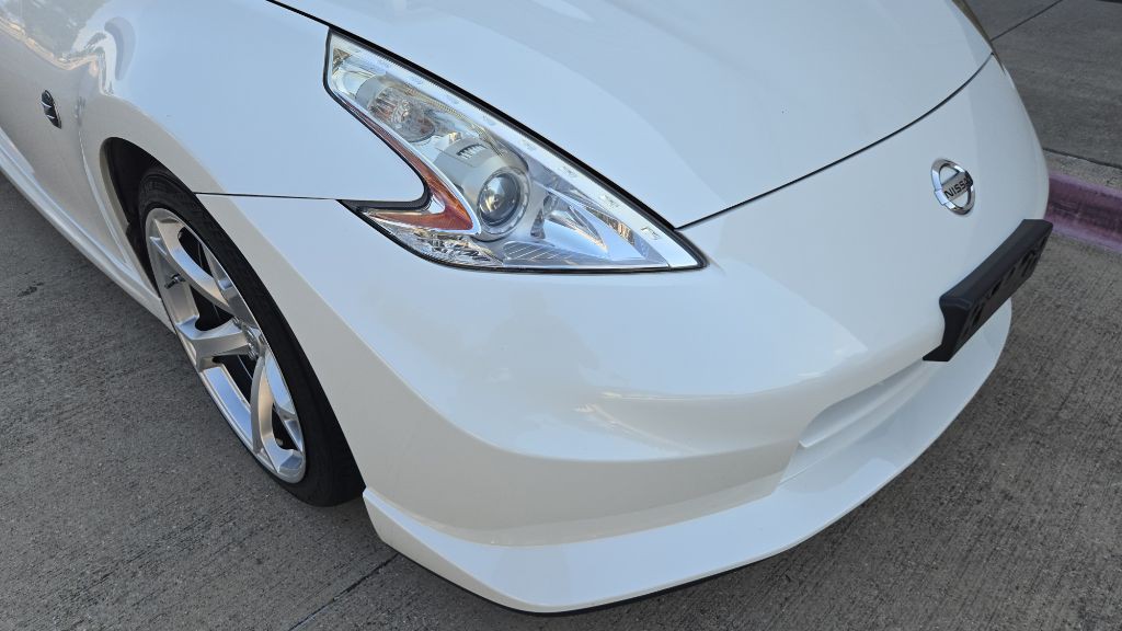 2012 Nissan 370Z Image 11