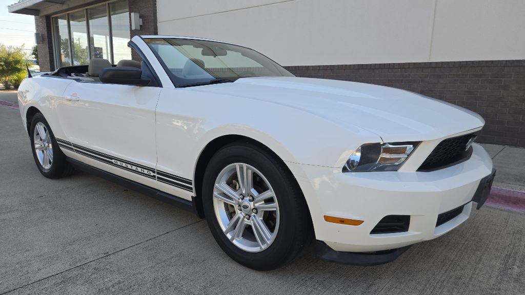 2011 Ford Mustang Image 1
