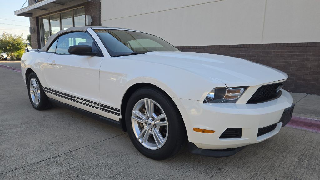 2011 Ford Mustang Image 2