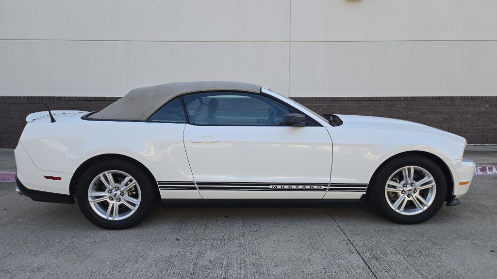2011 Ford Mustang Image 3