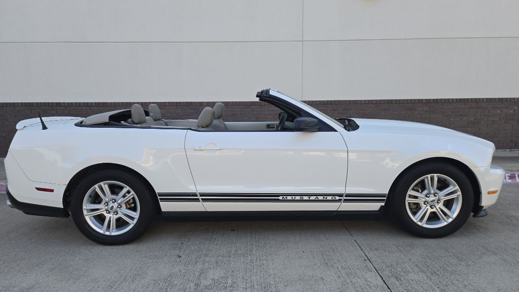 2011 Ford Mustang Image 4