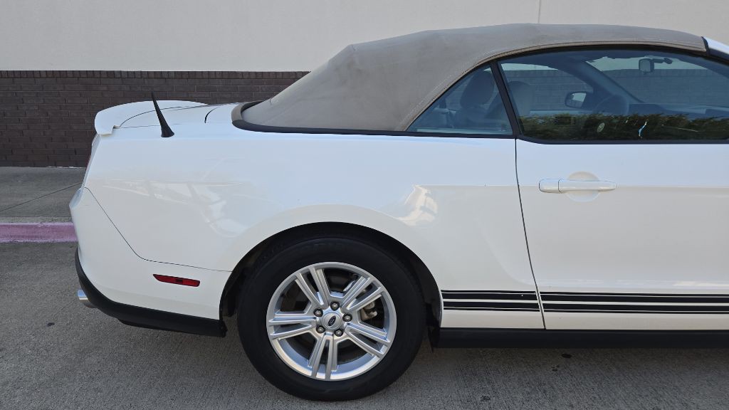 2011 Ford Mustang Image 8