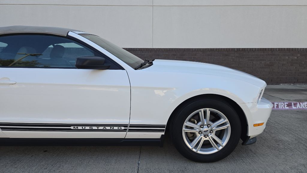 2011 Ford Mustang Image 11