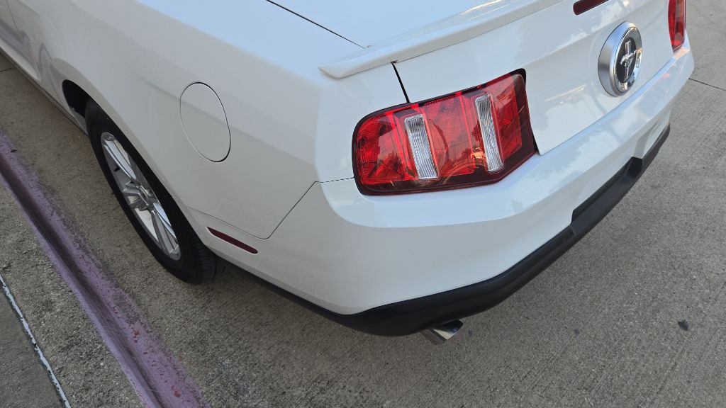 2011 Ford Mustang Image 19