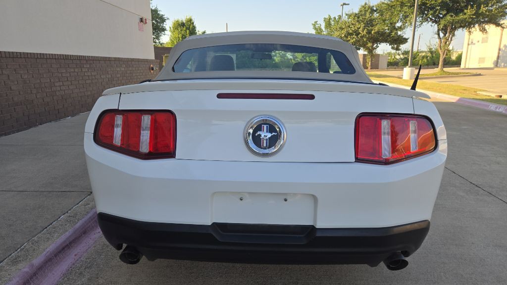 2011 Ford Mustang Image 21