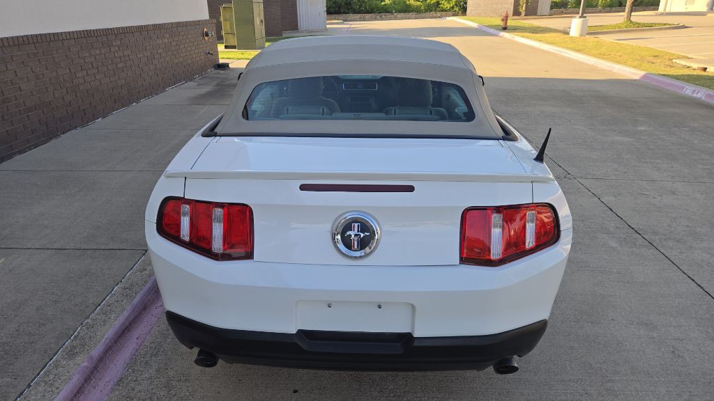 2011 Ford Mustang Image 22