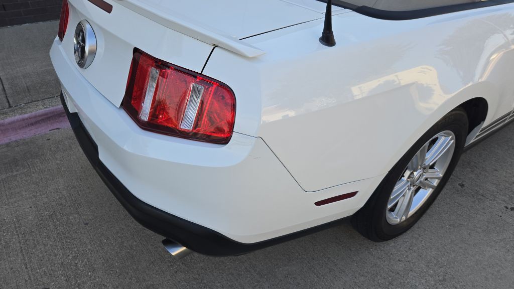 2011 Ford Mustang Image 24