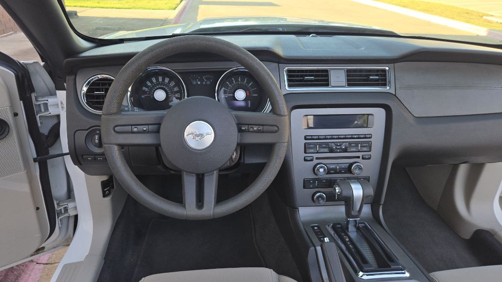 2011 Ford Mustang Image 33