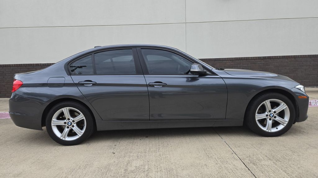 2012 BMW 3 Series Image 2