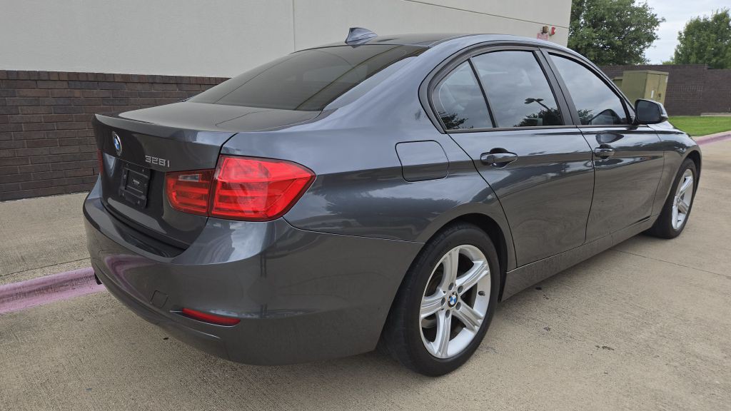 2012 BMW 3 Series Image 7