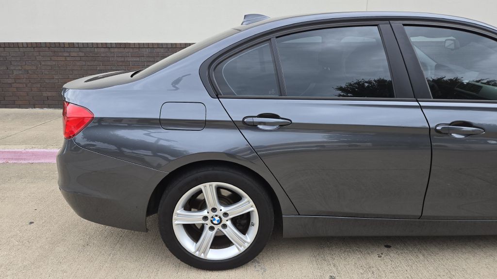 2012 BMW 3 Series Image 8