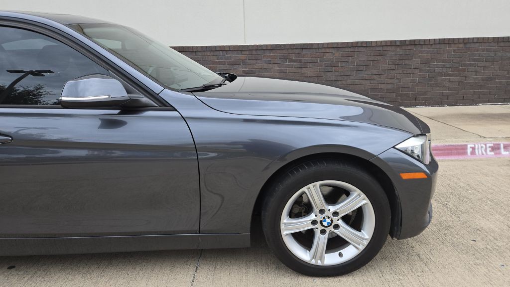 2012 BMW 3 Series Image 9