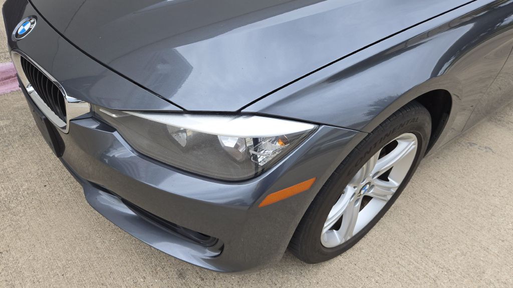 2012 BMW 3 Series Image 12