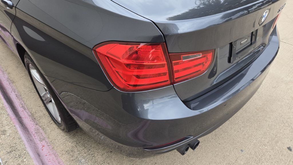 2012 BMW 3 Series Image 15