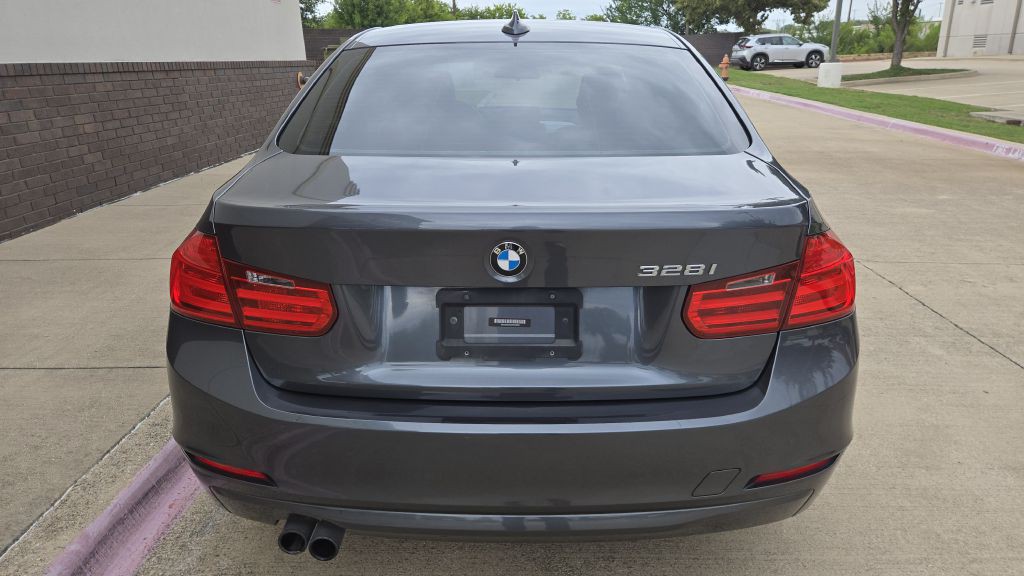 2012 BMW 3 Series Image 16
