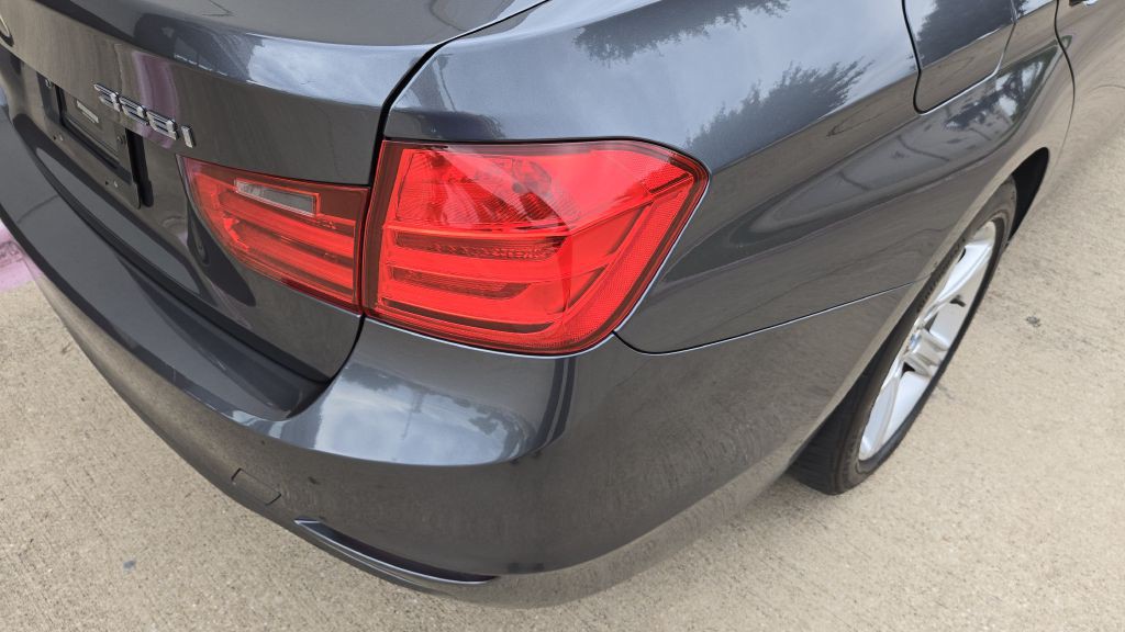 2012 BMW 3 Series Image 18