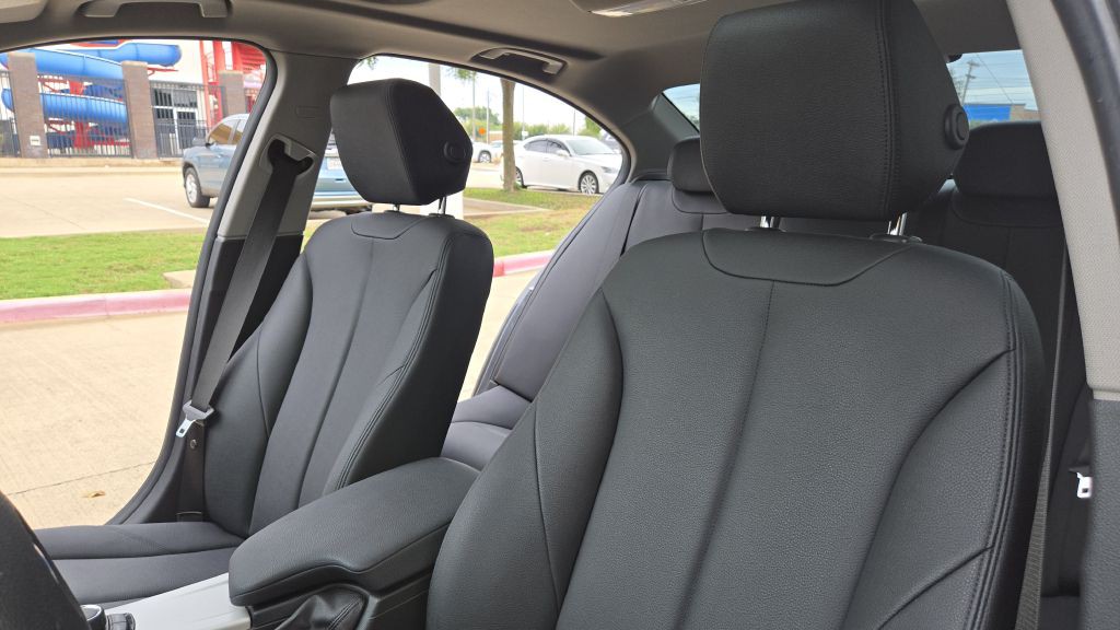 2012 BMW 3 Series Image 24