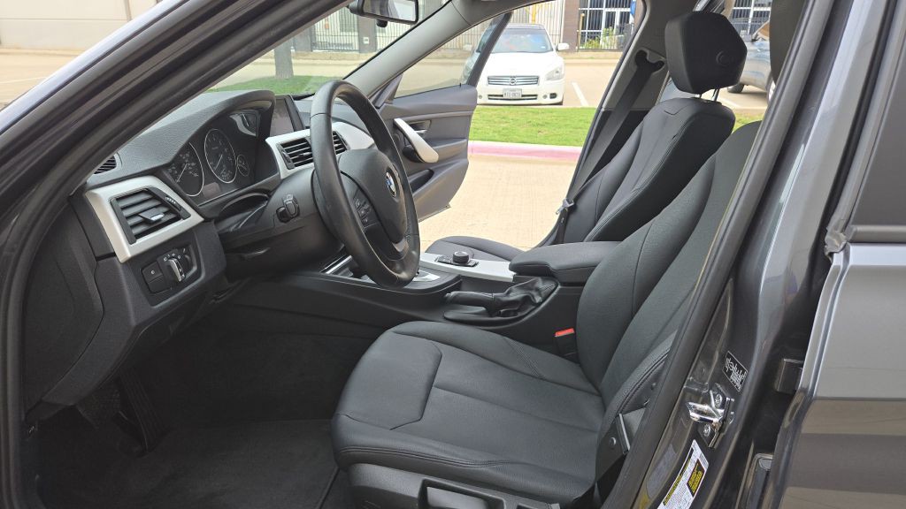 2012 BMW 3 Series Image 26