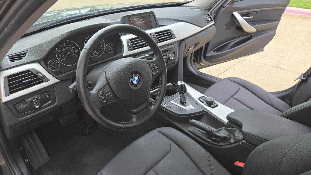 2012 BMW 3 Series Image 27