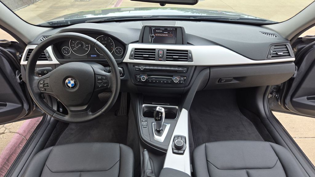 2012 BMW 3 Series Image 32